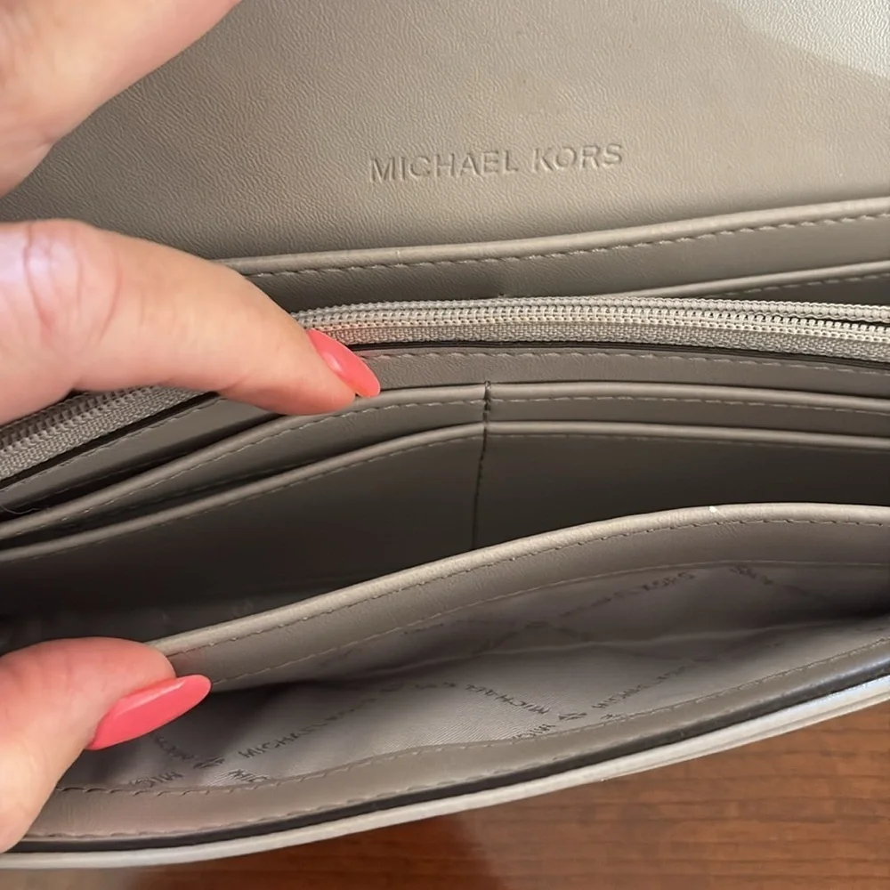 Michael Kors Fulton large Gray Leather Wallet / Flap Closure lots of space NWOT